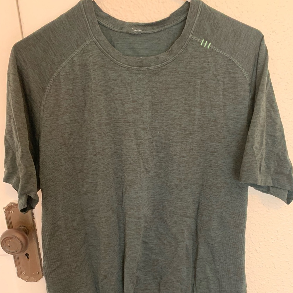 Men’s lulu shirt